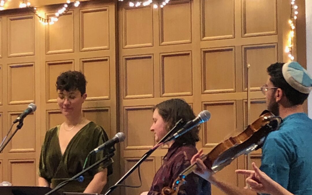 Wellspring Havdalah Concert Draws Joyful Crowd